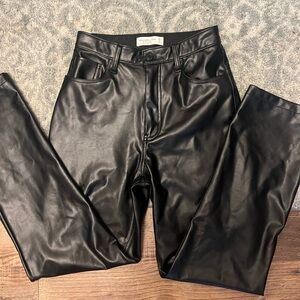 Abercrombie Curve Love Vegan Leather 90s Relaxed Pant